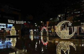 Isparta’da iftar sofraları İstiklal Otopark’ta...