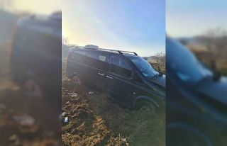 Isparta’da kontrolden çıkan araç şarampole uçtu:...