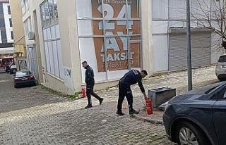 İtfaiyeye park engeli: İtfaiye erleri yangına tüplerle...