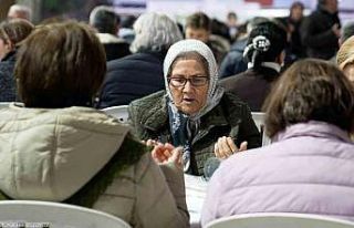İzmir Büyükşehir Belediyesi ilk iftar sofrasını...