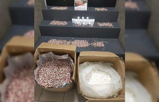 İzmir’de 104 bin adet uyuşturucu hap ele geçirildi