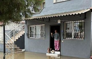 İzmir’de dere taştı, vatandaşlar çaresiz kaldı:...