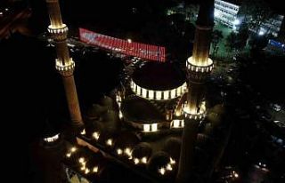 İzmir’de Ramazan ayının ilk teravih namazı kılındı