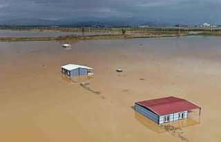 İzmir’de sağanak ovayı göle çevirdi