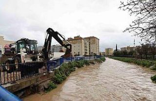 İzmir’de sağanak yağış: Büyükşehir ekipleri...