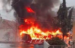 İzmir’de seyir halindeki ESHOT otobüsü alev alev...