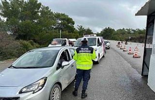 Jandarma denetimlerinde çeşitli suçlardan aranan...