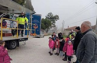 Jandarmadan çocuklara emniyet kemeri eğitimi