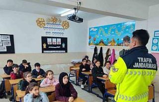 Jandarmadan öğrenci ve öğretmenlere trafik eğitimi