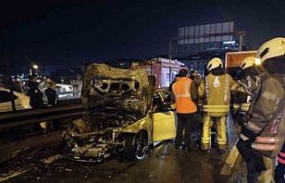 Kadıköy’de seyir halindeki otomobil yandı