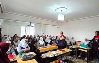 Kadın çiftçilere yönelik eğitimler sürüyor