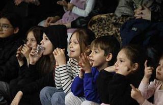 Kahkaha dolu oyun Erenler’de sahnelendi, vatandaşlardan...