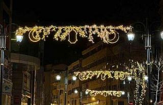 Karabük’te ışıklandırmalarla Ramazan heyecanı...