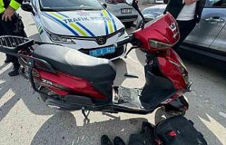 Karaman’da otomobil ile elektrikli bisiklet çarpıştı:...