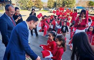 Karpuzlu’da miniklerden bayrağa saygı