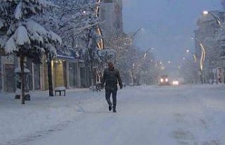 Kars’ta eğitime kar engeli: 40 santimetre kar yağdı!