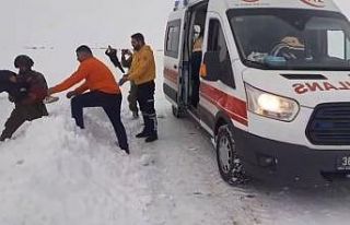 Kars’ta kar esareti: Hasta çocuklar için Mehmetçik...