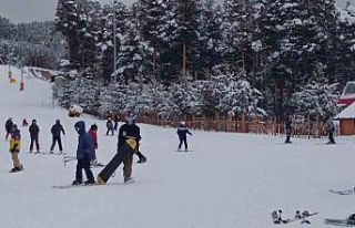 Kars’ta kayak heyecanı sürüyor