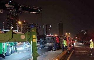 Kartal’da ambulans ile cip kafa kafaya çarpıştı:...