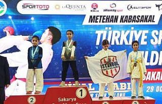 Kartepeli karateciler Sakarya’dan 6 madalyayla döndü