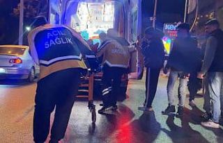 Kavşakta motosiklet ile otomobil çarpıştı: 2...