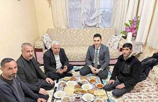 Kaymakam Karataş, vatandaşların iftar sofralarına...