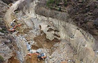 Kayseri-Adana karayolunda selin izleri siliniyor