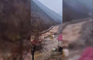 Kayseri’de sağanak sele neden oldu