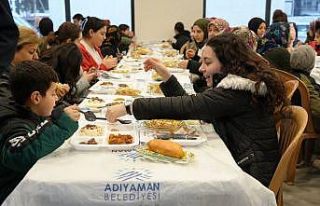 Kent meydanında iftar çadırı kuruldu