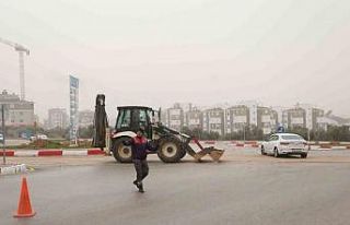 Kepez’de yağış sonrası bozulan yollara müdahale