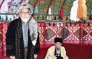 Kırgız aksakallıları otağ çadırında geçmişi...