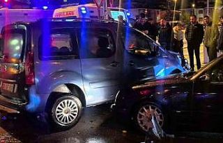 Kırmızı ışık ihlali kazaya neden oldu: 2 yaralı