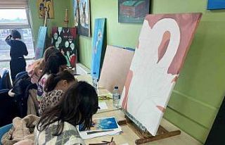 Kış kulübünde resim etkinliği