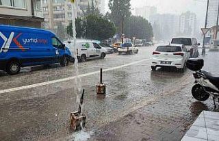 Kısa süren yağmur hayatı felç etti