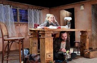 Kocaeli Şehir Tiyatroları "Masanın Altında"...