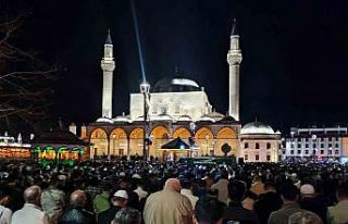 Konya şehir merkezinde 40 camide hatimle teravih...