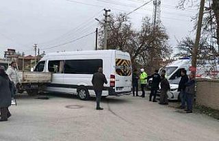 Konya’da okul servisi belediye aracı ile çarpıştı:...