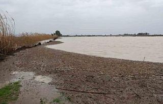 Kozan’da sağanak taşkınlara yol açtı