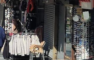 Kuşadası’nda kuyumcu soygununa "kepenk"...