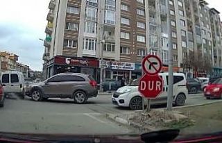 Kütahya’da iki aracın çarpışması kameralara...