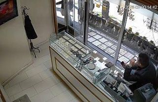 Kuyumcu soygunu güvenlik kamerasında