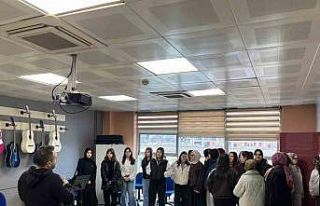 Lise öğrencileri gençlik merkezinde vakit geçirdi