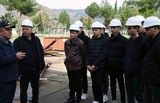 Lise öğrencilerine Aksaz Tersane Komutanlığında...