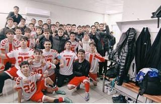 Liselilerin kavga çıkan maçında centilmenlik kazandı