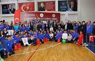 Madalyalar deprem şehitlerinin anısına verildi