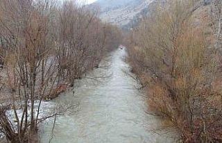 Malatya’da sağanak ve kar yağışı dereleri taşırdı