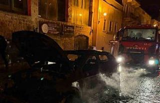 Mardin’de seyir halindeki otomobilde çıkan yangın...