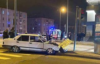 Melikgazi’de iki otomobil kavşakta çarpıştı