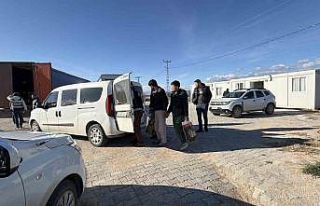 Mermer yüklü tırda gizlenen 4 kaçak göçmen yakalandı