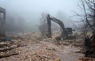 Mersin’de selin vurduğu kırsal mahallelerde yaralar...